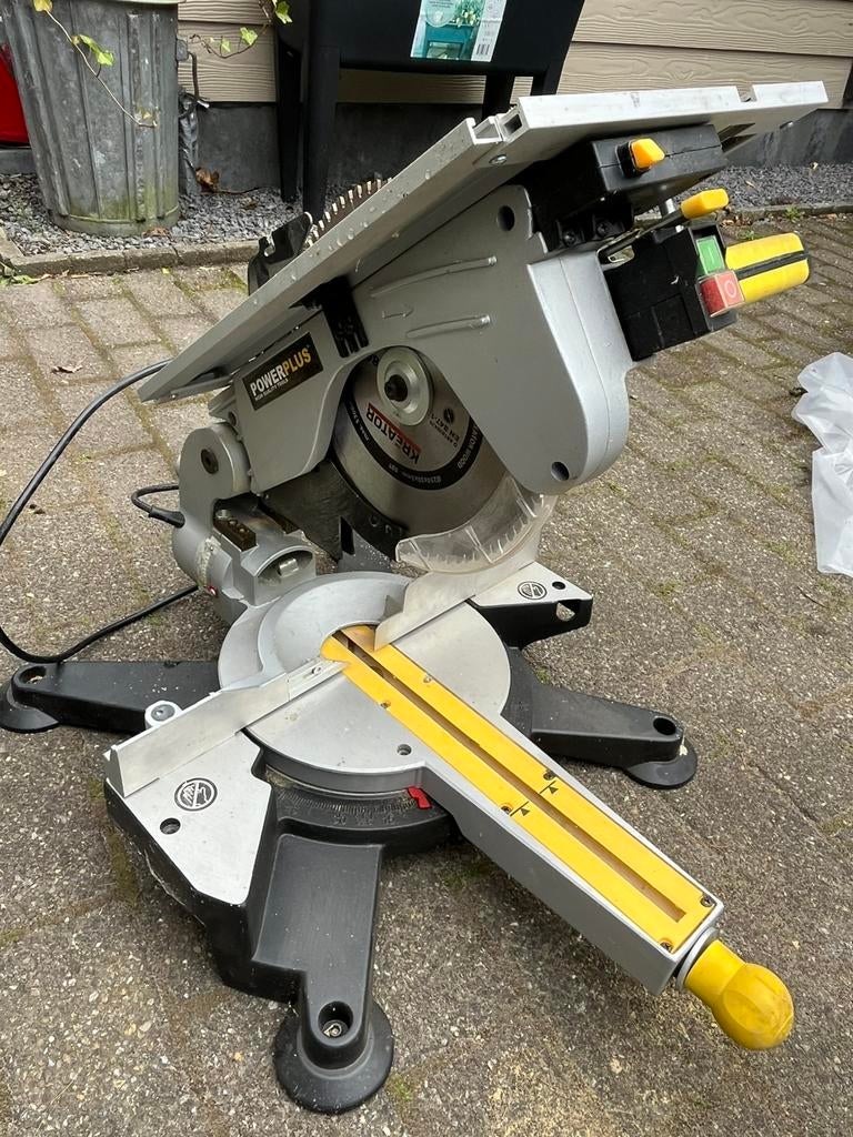 Afkort en verstekzaag Power Plus, Ophalen, Gebruikt, 1200 watt of meer, Cirkelzaag