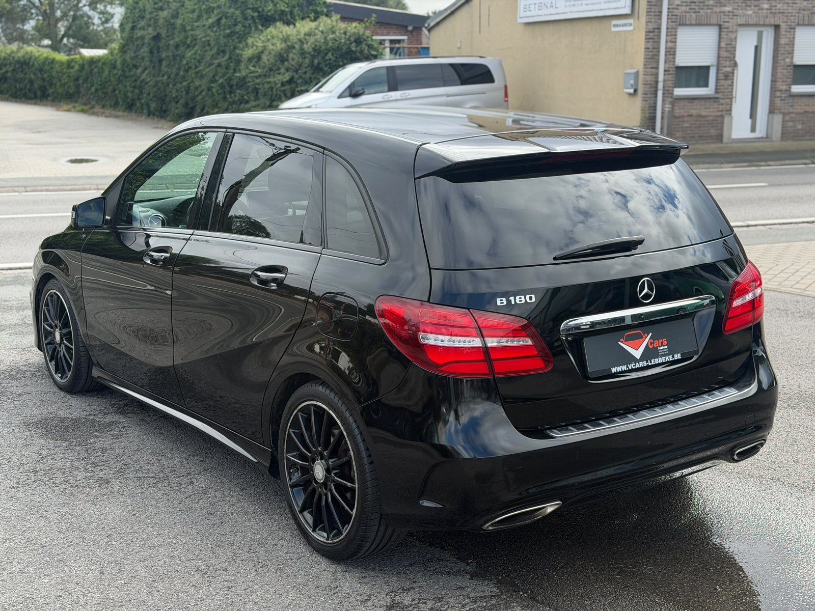 Mercedes B180 benzine automaat Amg night edition garantie, Auto's, Monovolume, Zwart, Bedrijf, 5 deurs