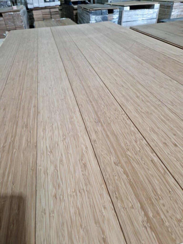 PARQUET EN BOIS ; SOL EN BAMBOU DE 150 M2, MULTIPLANK -, Enlèvement