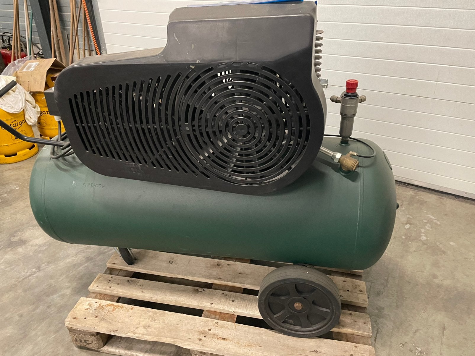 Compressor Metabo mega 650 -1200, Doe-het-zelf en Bouw, Compressors, Ophalen, Zo goed als nieuw