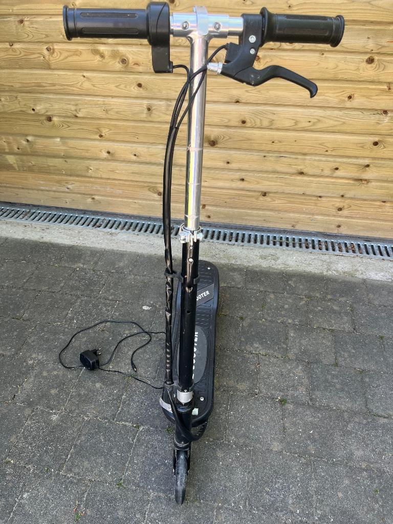 Elektrische kinderstep (e-scooter), Fietsen en Brommers, Steps, Ophalen, Zo goed als nieuw, Elektrische step (E-scooter)