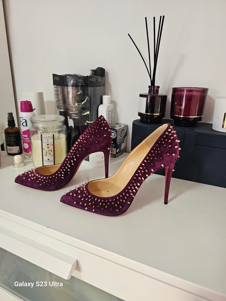 ​Christian Louboutin Pigalle Spikes 120mm – Daim Violet, Kleding | Dames, Schoenen, Pumps, Overige kleuren, Ophalen of Verzenden