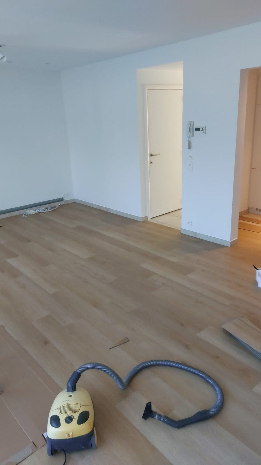 9m2 Click Vinyl met geïntegreerde ondervloer klasse 33, Huis en Inrichting, Stoffering | Vloerbedekking, Ophalen, Bruin, Nieuw