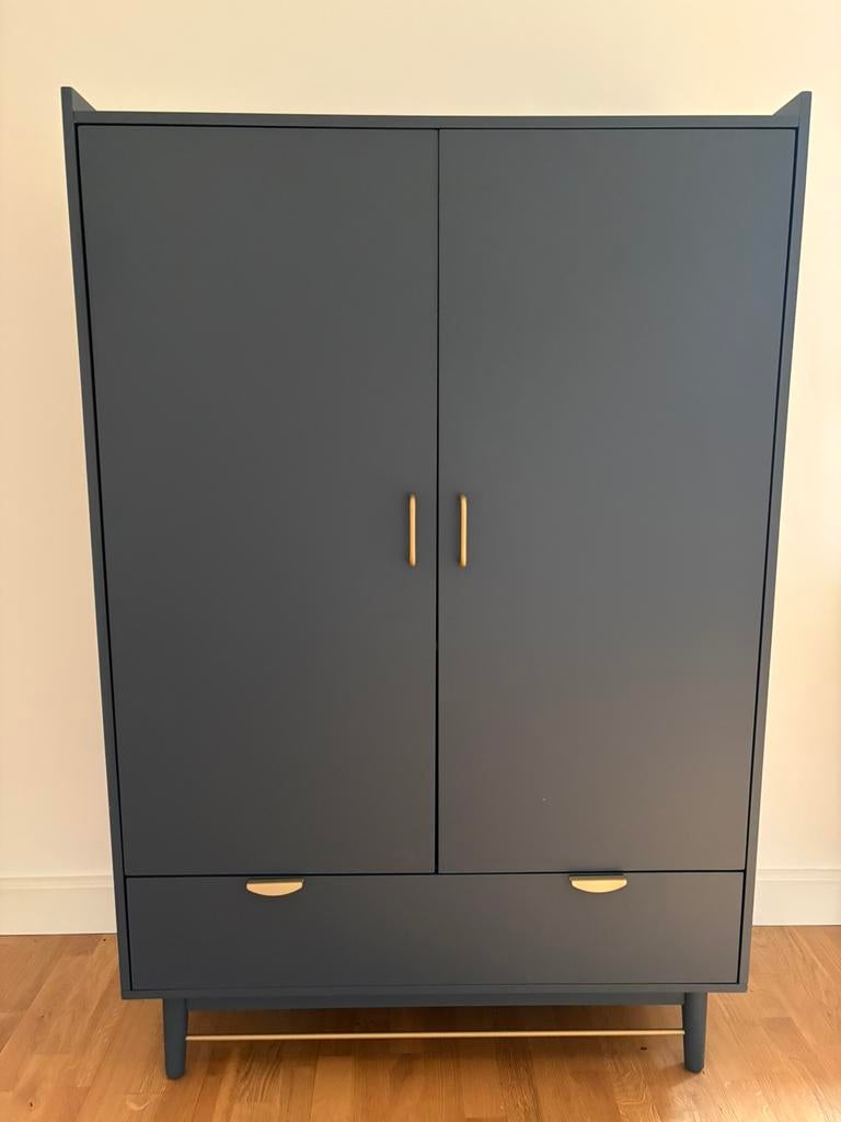 Petrolblauwe designgarderobe — compact en stijlvol, Ophalen, 100 tot 150 cm, 1 of 2 laden, Scandinave moderne