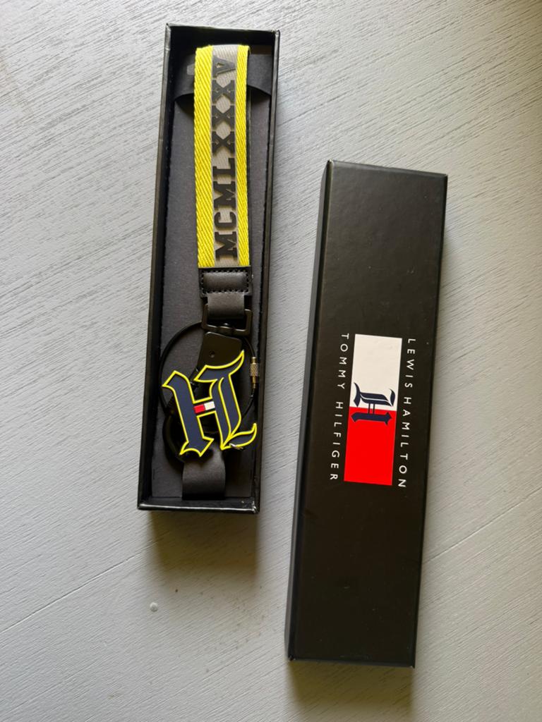 Tommy Hilfiger Lewis Hamilton keyhanger - Nieuw in doos, Kleding | Heren, Overige Herenkleding, Ophalen of Verzenden, Nieuw