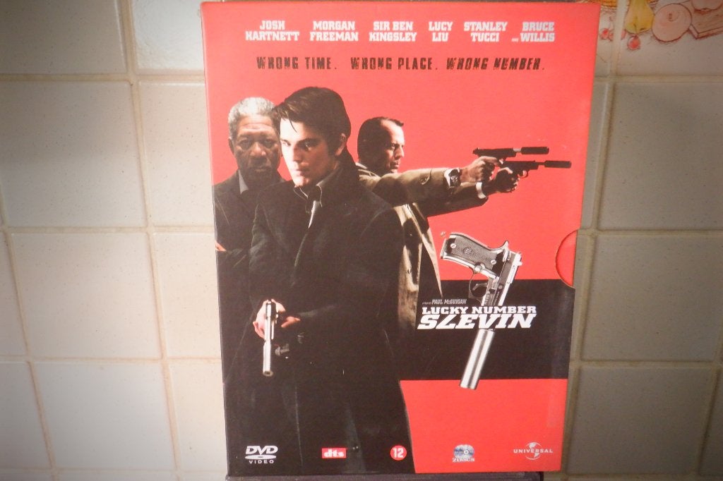DVD 2-DISC Versie Lucky Number Slevin., CD & DVD, DVD | Action, Comme neuf, Thriller d'action, Suppléments, À partir de 12 ans