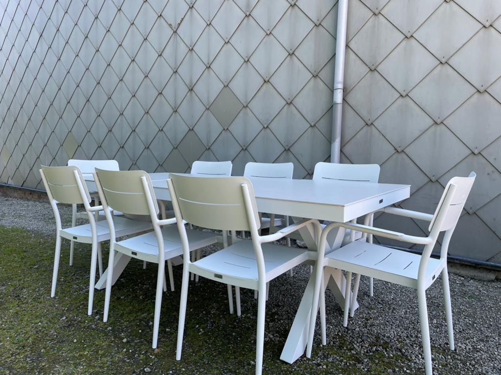 Moderne tuinset kruispoottafel met 8 bijhorende stoelen!, Tuin en Terras, Ophalen, Zo goed als nieuw