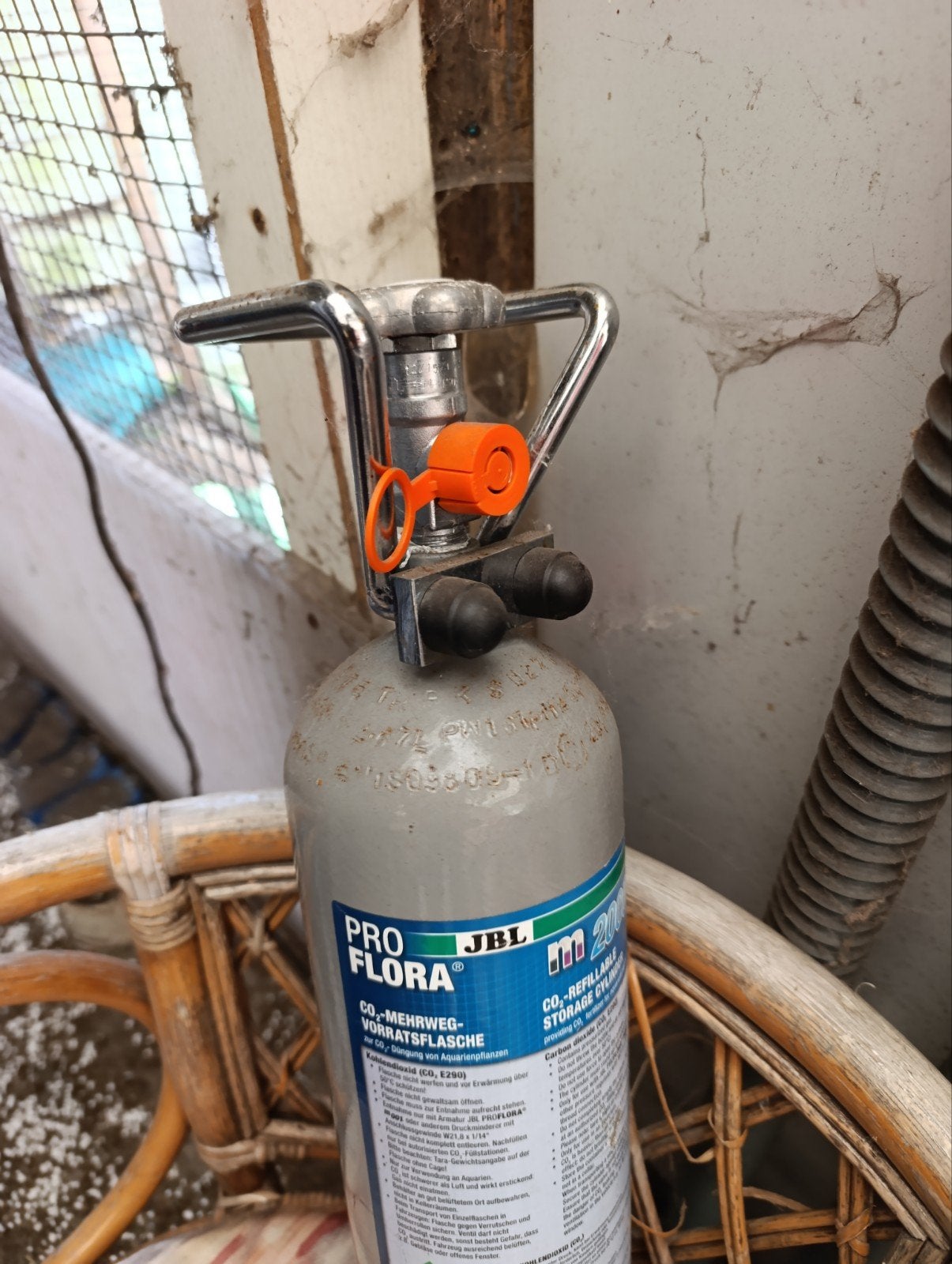 grote fles voor aquarium, Ophalen