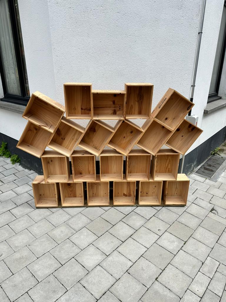 Winkel display van vintage wijn kisten, Ophalen