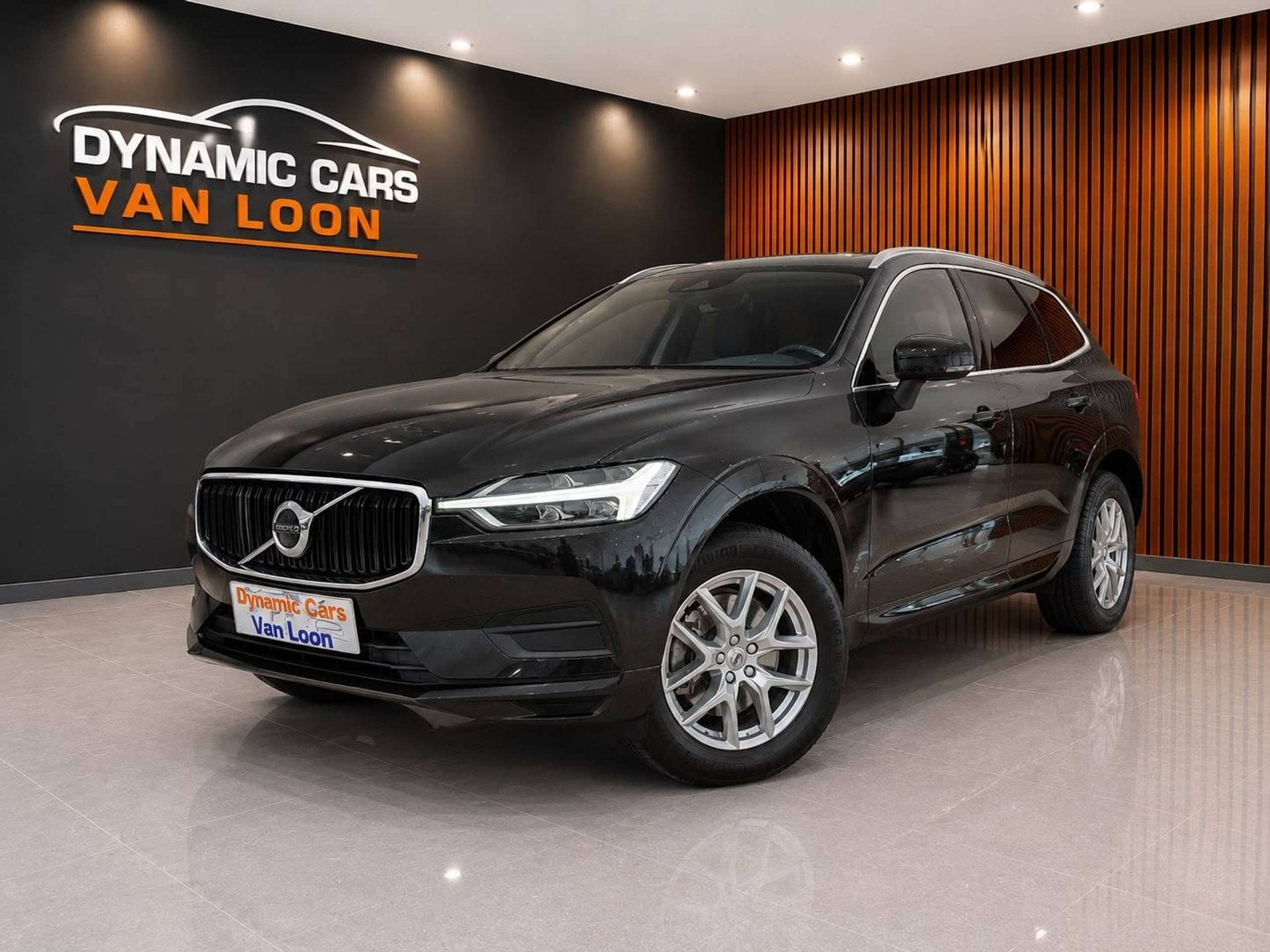 Volvo XC60 2.0 190Pk T4 Geartronic Momentum Trekhaak Cruise, Auto's, Automaat, Gebruikt, 1969 cc, Zwart