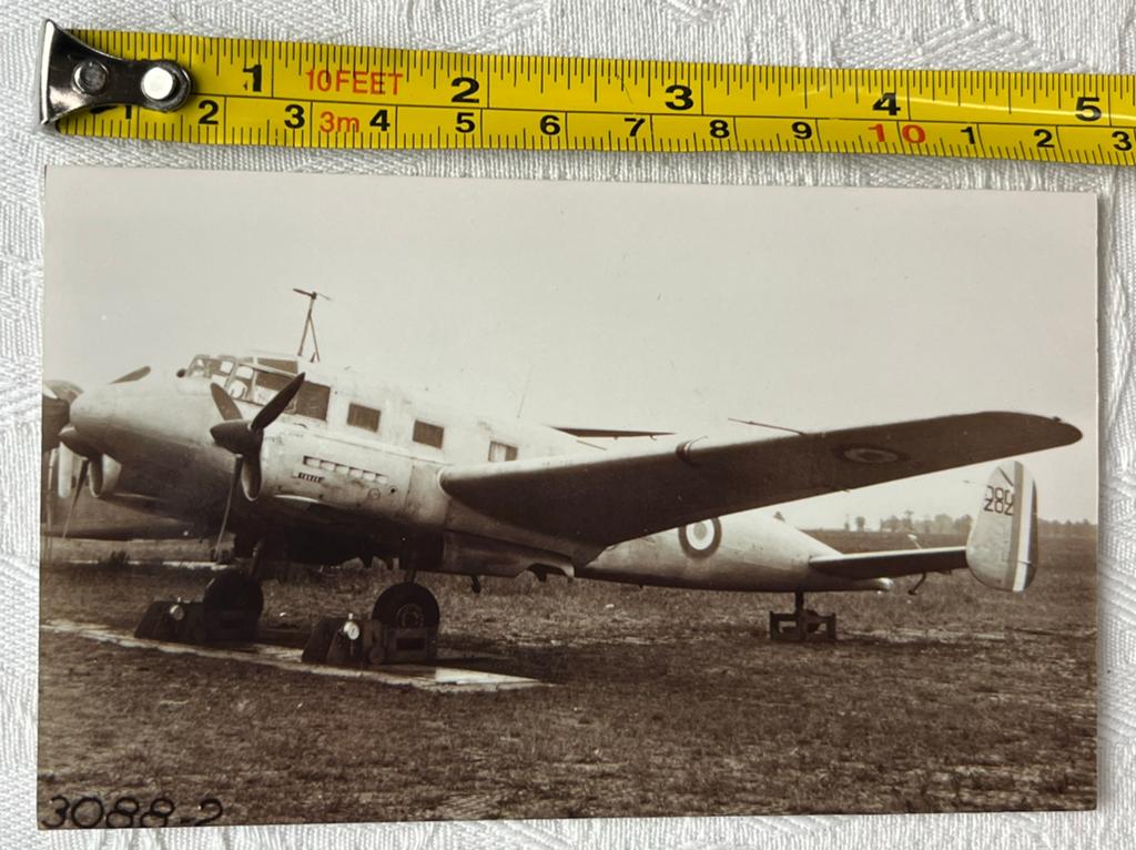 RAF twin engine patrol reconnaissance aircraft tail 282, Ophalen of Verzenden, Zo goed als nieuw, Kaart, Foto of Prent