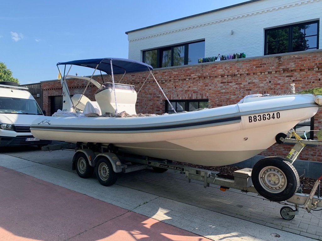 Rib te koop, Watersport en Boten, 225 pk, Zo goed als nieuw, Zonnedek, 30 cm