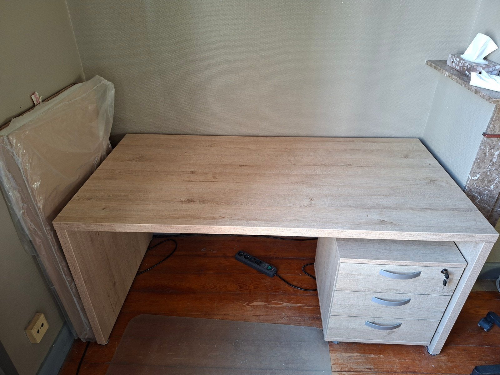 Bureau + bijstuk (L-vorm), Enlèvement