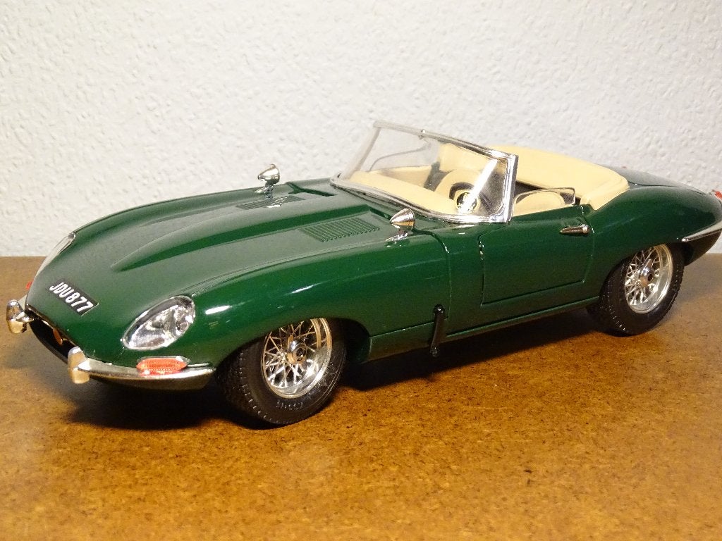 Jaguar "E" cabriolet 1:18 Bburagoi, Enlèvement ou Envoi, Utilisé, Voiture, Burago
