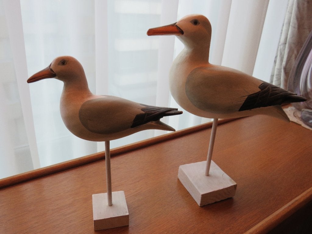 2 houten zeemeeuwen, Ophalen