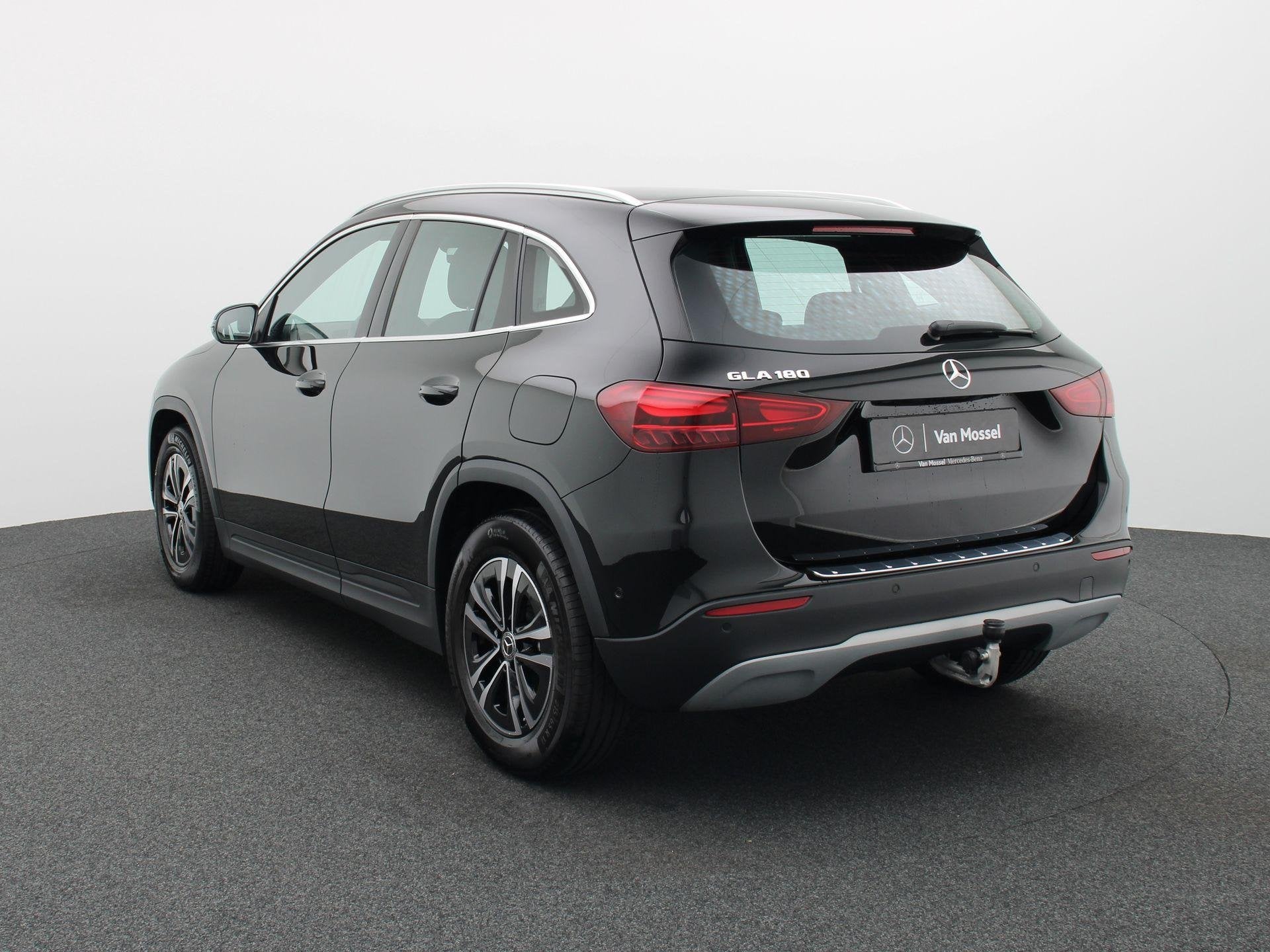 Mercedes-Benz GLA 180 Business Line + TREKHAAK + CAMERA + SE, Autos, Mercedes-Benz, 100 kW, Achat, Entretenue par le concessionnaire