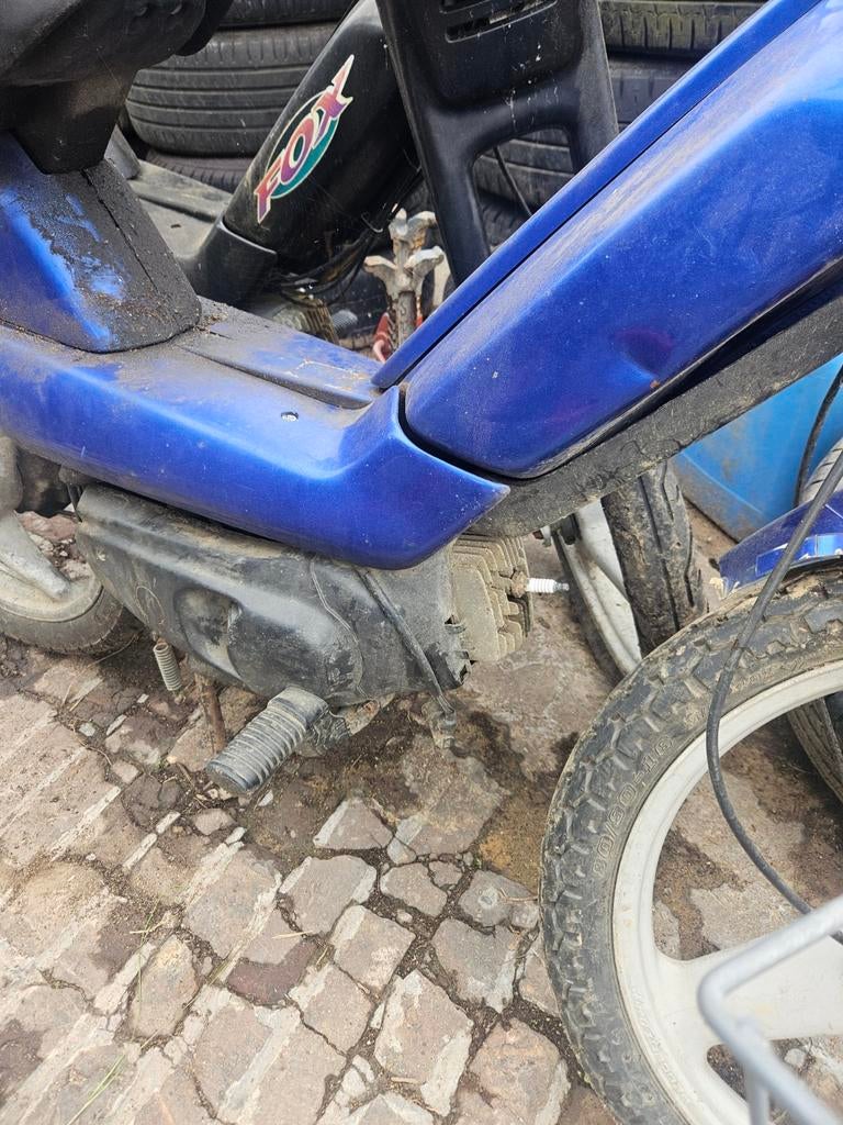 2 peugeot fox 
Le bleu a les papiers 
Classe A, Ophalen