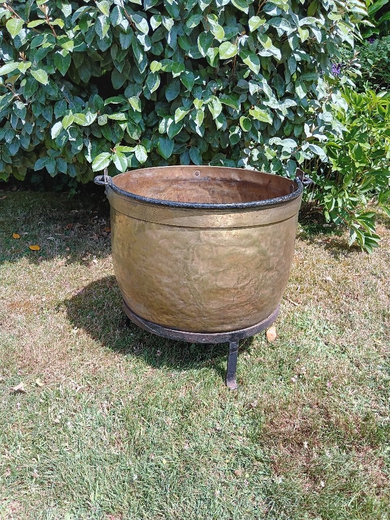 Chaudron ancien sur socle, Antiquités & Art, Enlèvement