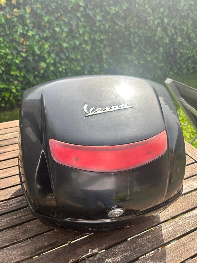 Vespa Primavera topkoffer met beugels, Motoren, Accessoires | Koffers en Tassen, Ophalen, Gebruikt