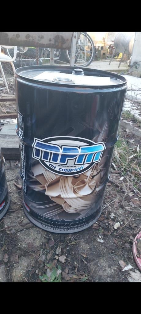 2 lege olie vaten, Enlèvement