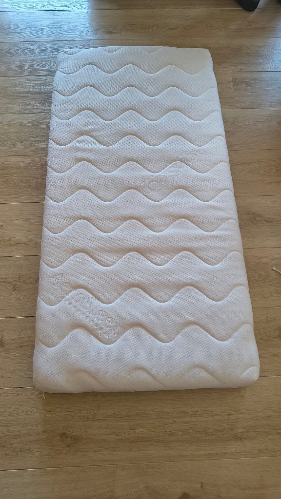 Matelas bébé Aerosleep +4 draps+ 2 protège-matelas, Enlèvement, Comme neuf, Lit