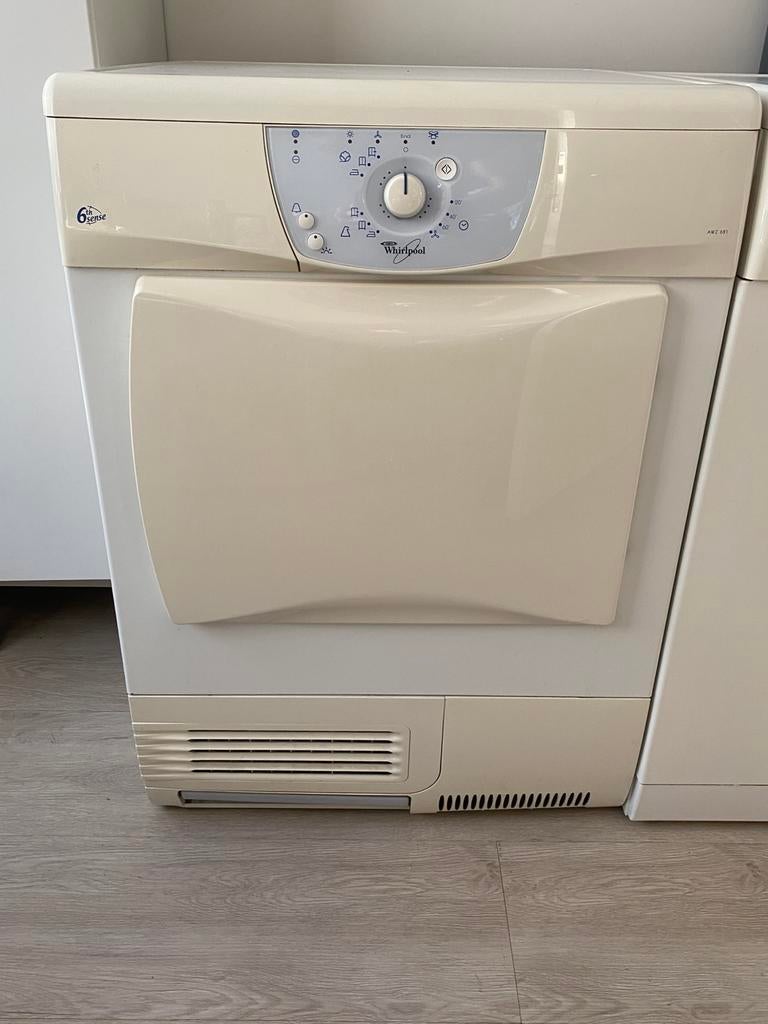 Zeer goede droogkast met condensatie bak, Elektronische apparatuur, Droogkasten, Ophalen of Verzenden, Zo goed als nieuw