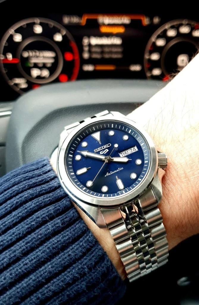 Seiko 5 Sports SRPE “DressKX” Upgrade Bracelet & Saffiergl., Ophalen, Staal, Polshorloge, Zo goed als nieuw