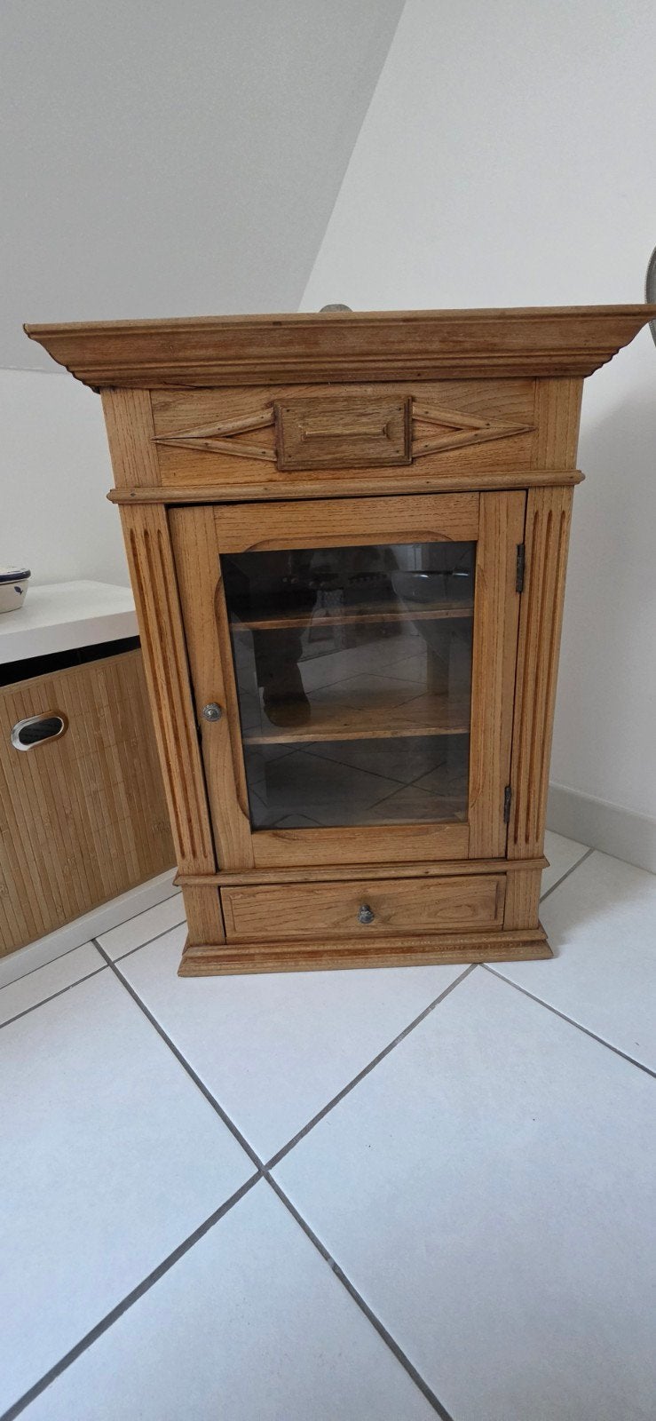 Petite armoire une porte vitrée et tiroir, Ophalen