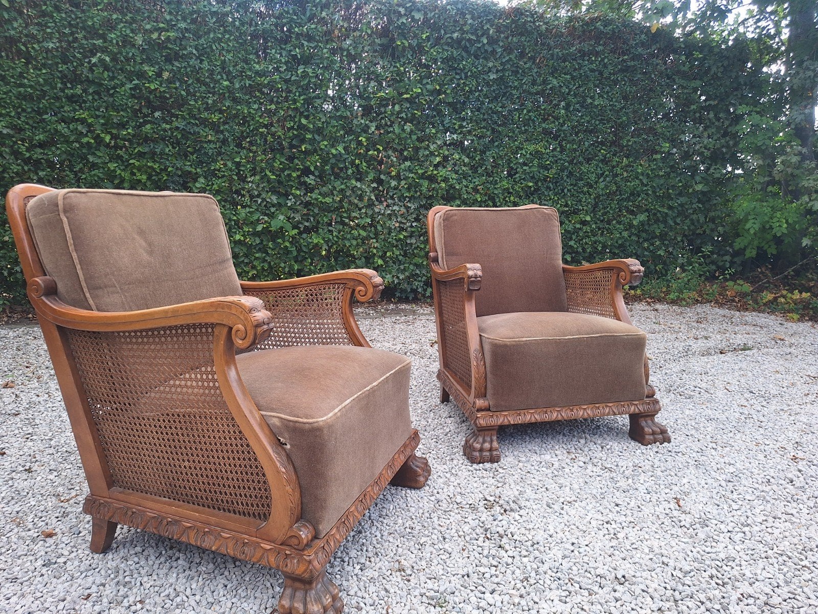 Joli ensemble de fauteuils de style Renaissance, Enlèvement