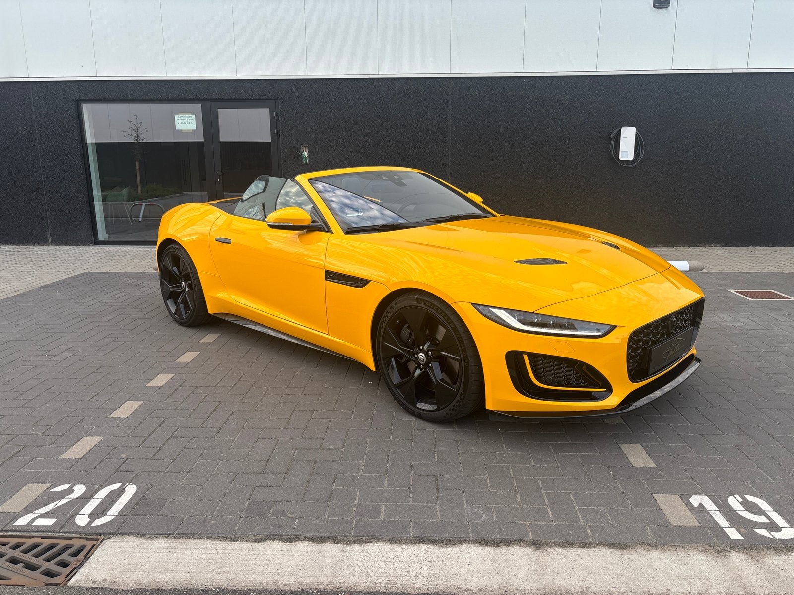 Jaguar F-type P450 V8 cabrio, Auto's, Automaat, Dealer onderhouden, https://public.car-pass.be/2345-6789-1234, F-type