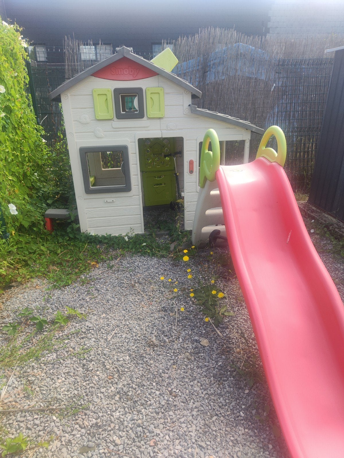 Maison de jeu Smoby avec toboggan, Enfants & Bébés, Jouets | Extérieur | Aires de jeux, Enlèvement ou Envoi, Toboggan