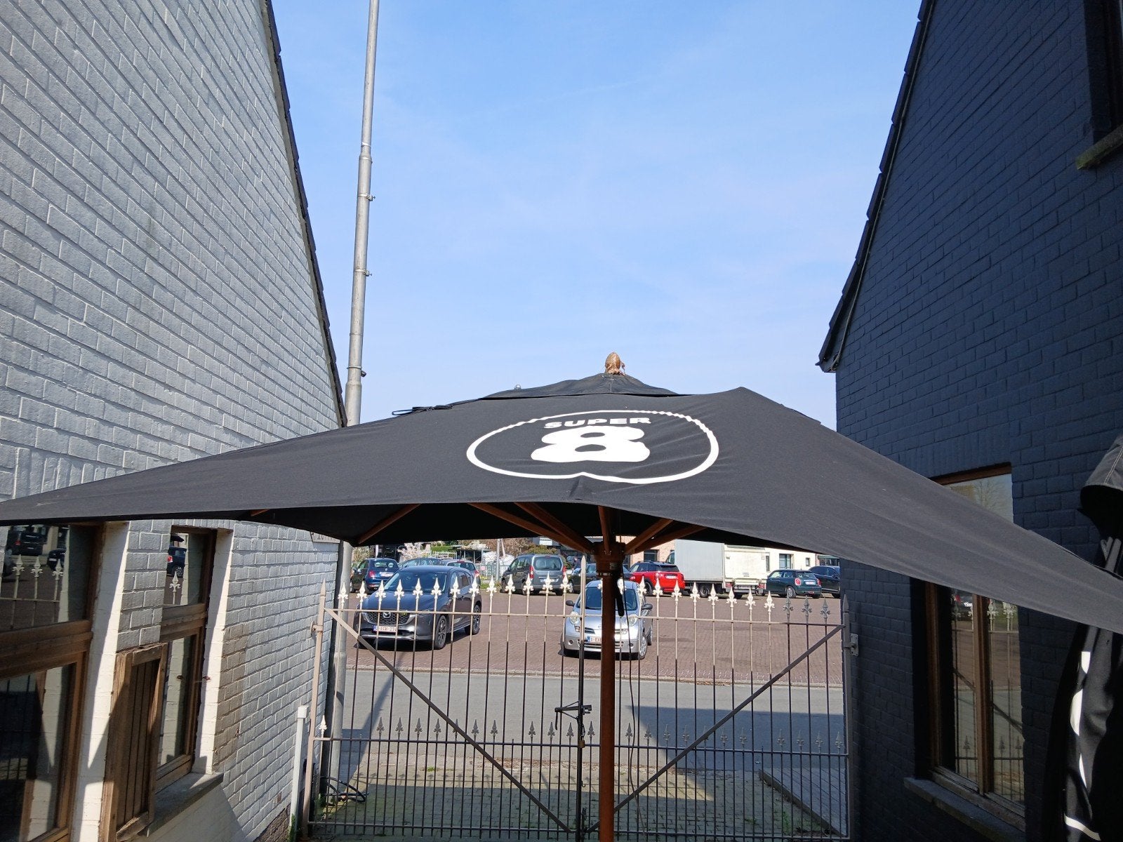Stevige parasols in zwarte stof, Tuin en Terras, Ophalen