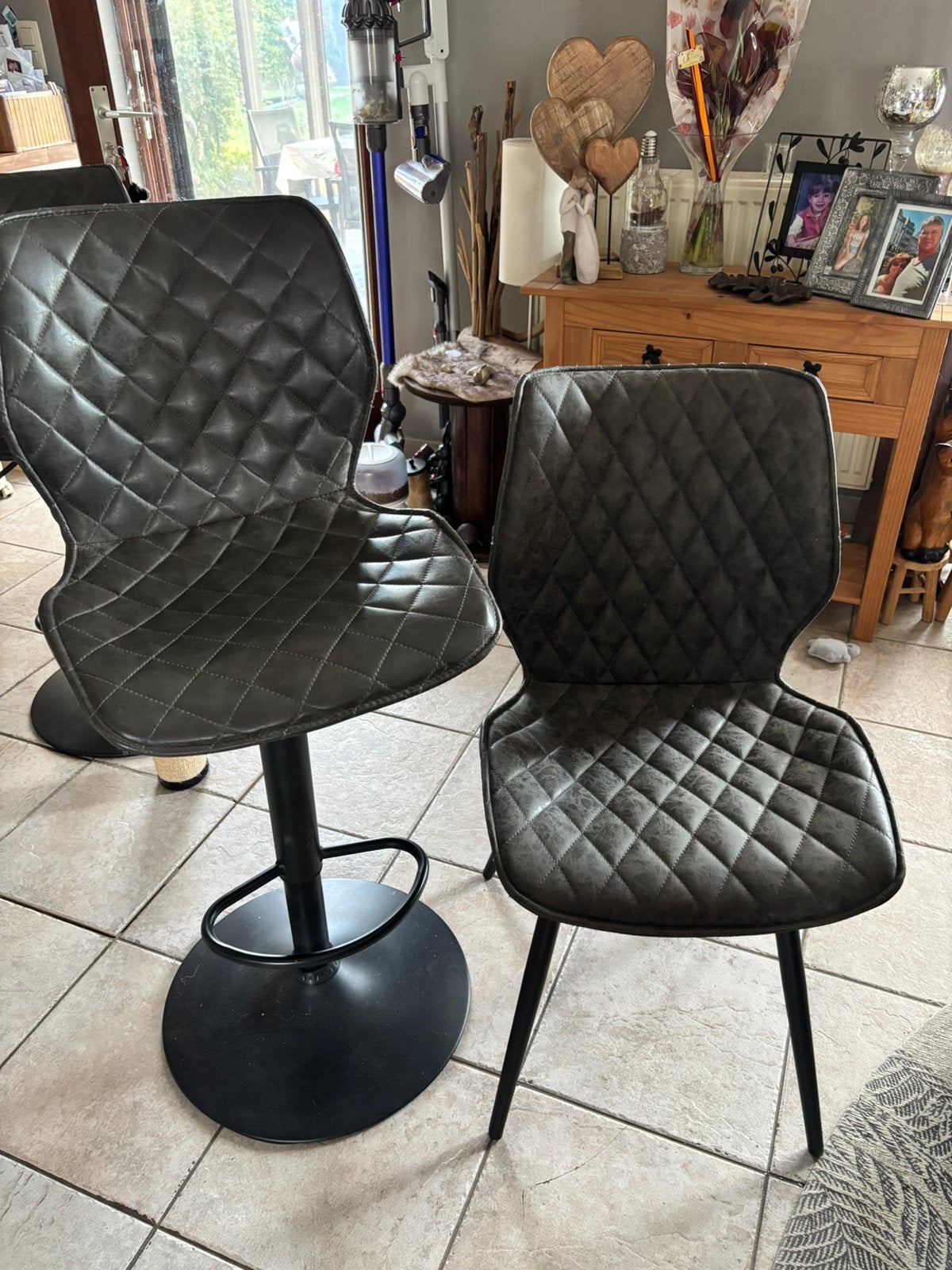 Lot de 12 chaises, 4 tabourets, Synthétique, Enlèvement, Utilisé