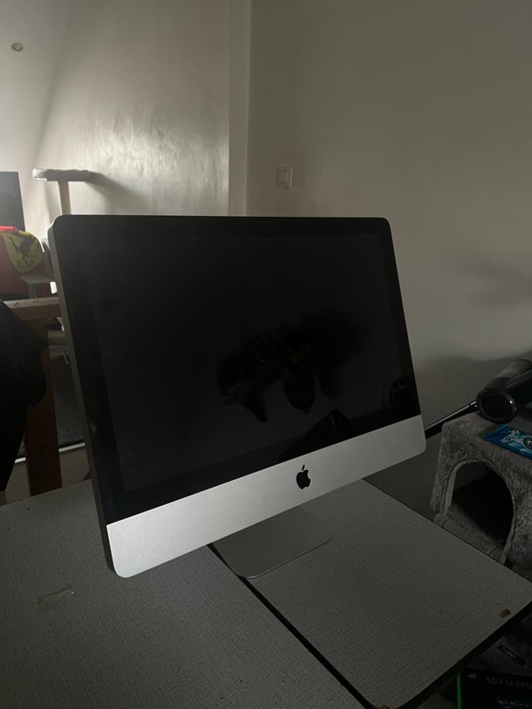 iMac 21,5" 2011 - ecran HS mais fonctionnel en externe, IMac, Ophalen of Verzenden, Zo goed als nieuw, 21,5