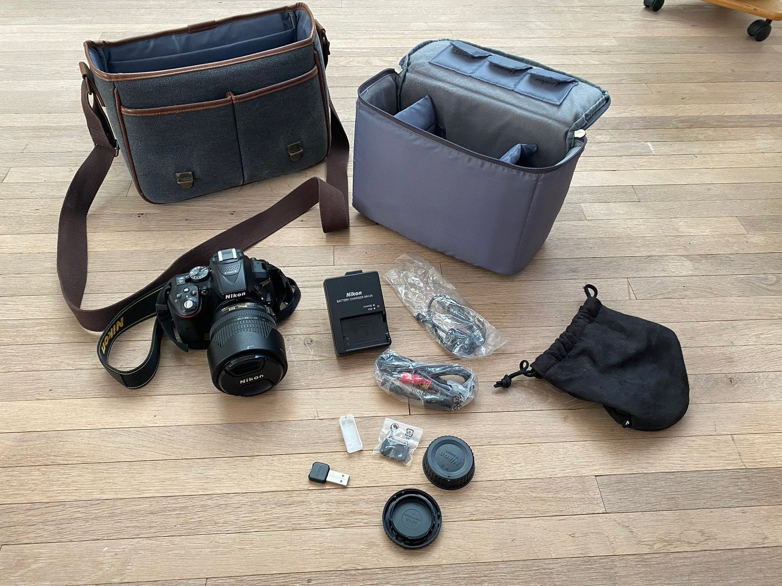Nikon D5300 + lens 18-105mm VR + accessoires, Audio, Tv en Foto, Fotocamera's Digitaal, Ophalen, Zo goed als nieuw, Nikon