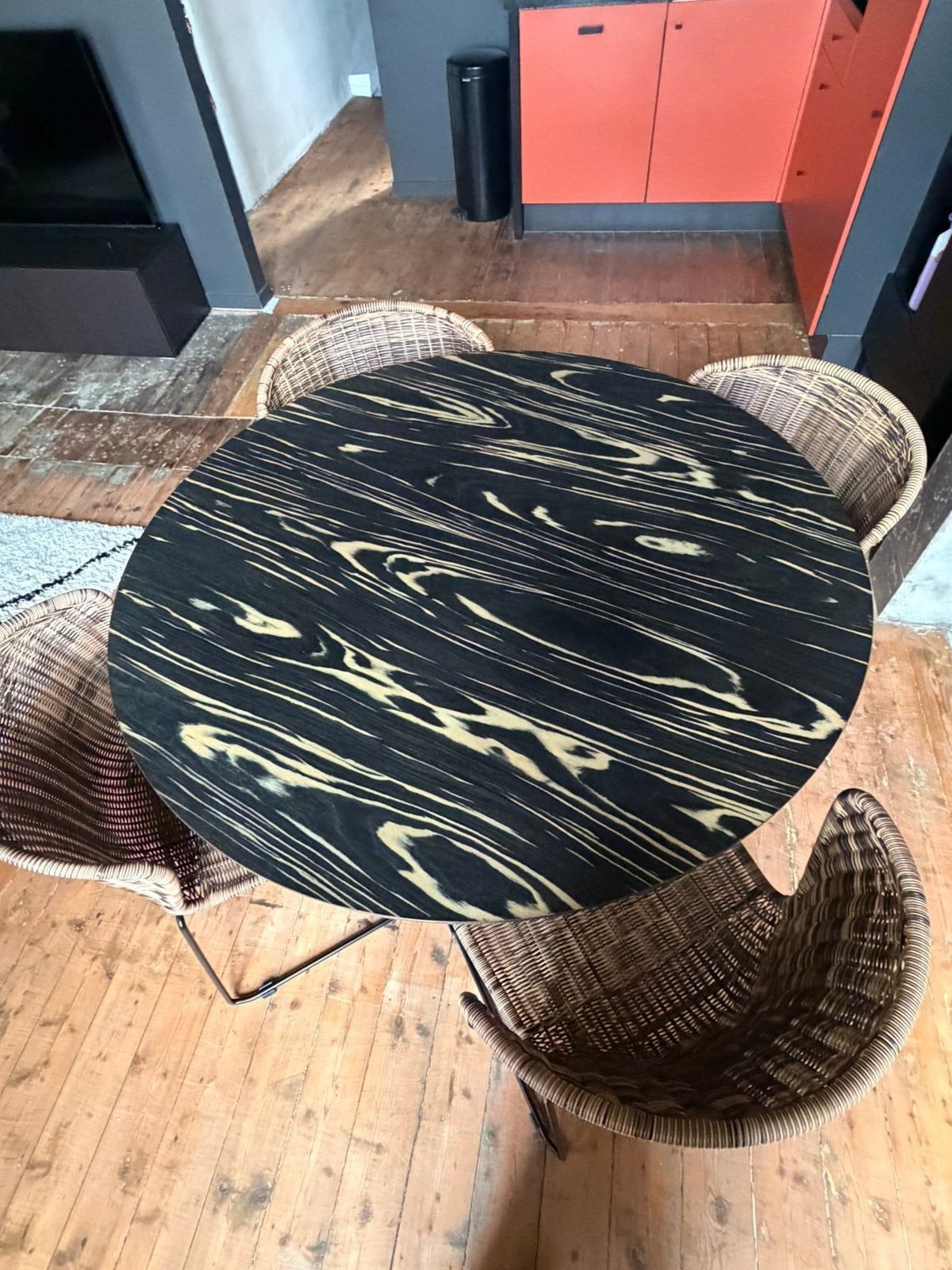 Eettafel uit composiet Monique Stam, Ophalen, Gebruikt