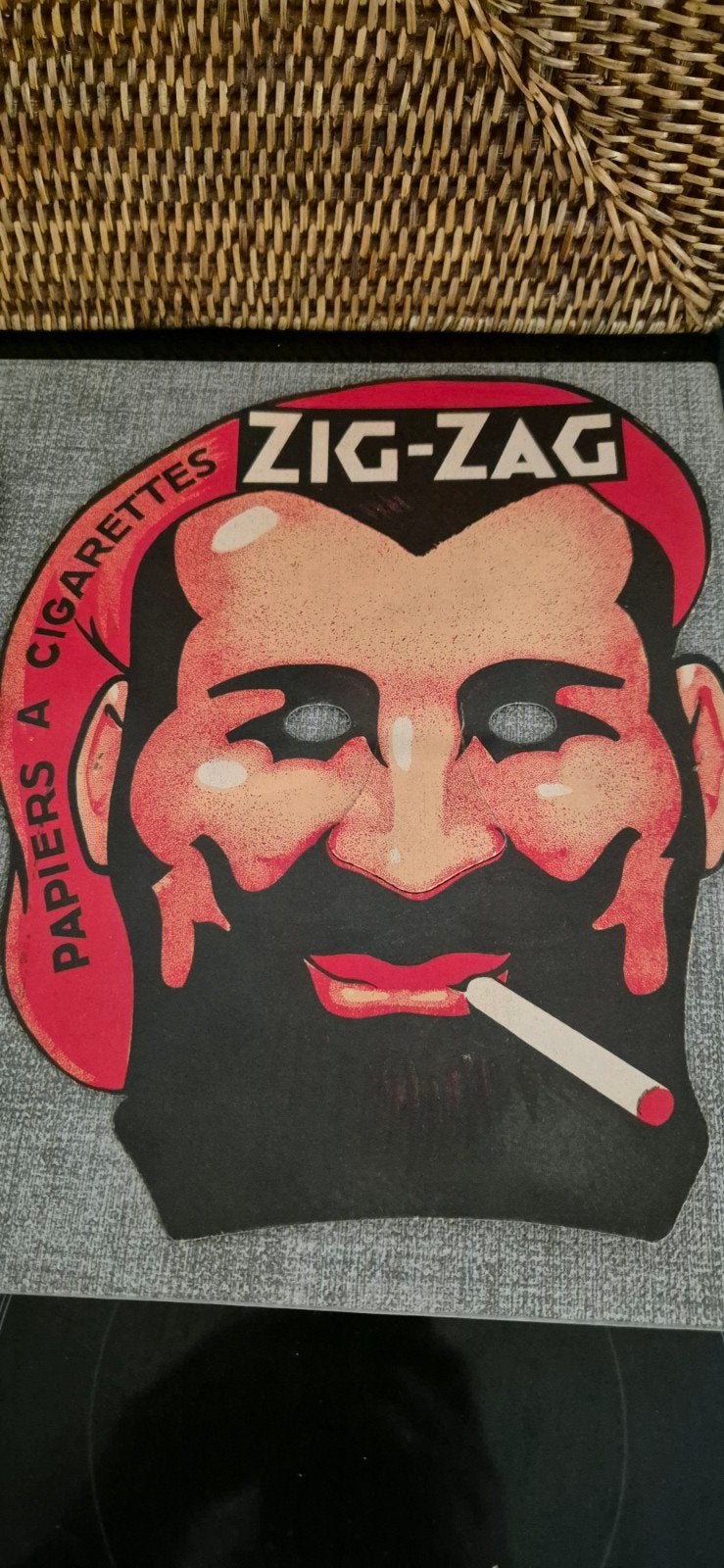 Uniek Vintage Kartonnen Zig-Zag Masker – Reclame "Le Zouave", Verzamelen, Ophalen