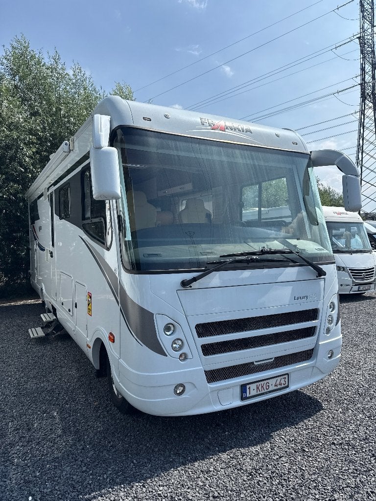 Frankia RMB Royal Class, Caravans en Kamperen, Integraal, Half-automaat, Vloeistofverwarming, Douche