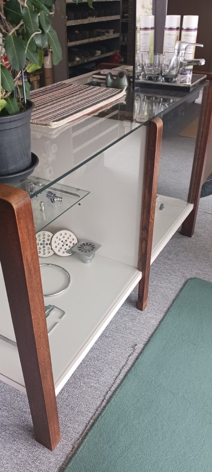 WINKEL TOOGKAST SCHUUFDEUREN GLAS EN HOUT 150 B 90 HOOG 66 D, Ophalen, Gebruikt, Overige typen