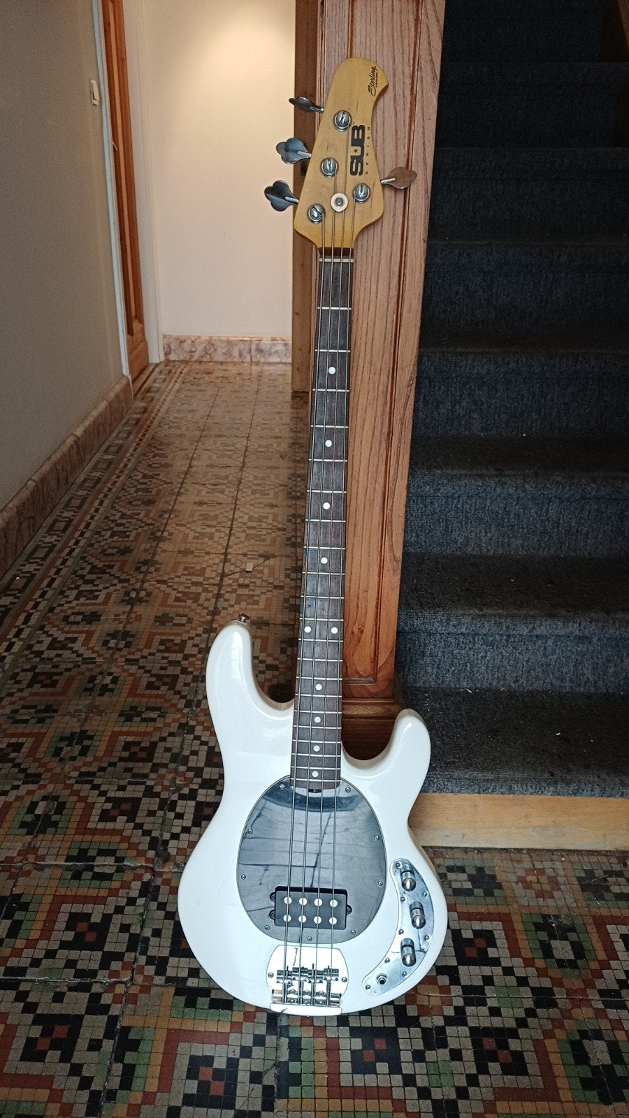 Musicman Sterling Sub Ray4 White, Muziek en Instrumenten, Snaarinstrumenten | Gitaren | Bas, Ophalen