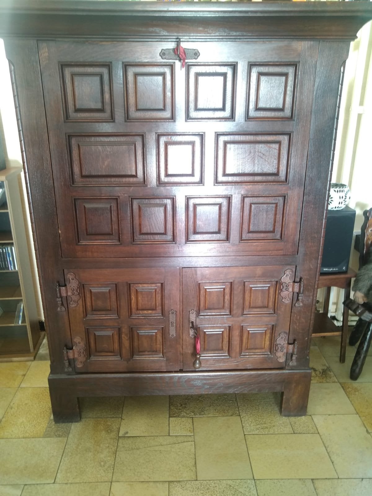 Mooie stevige kast spaanse stijl, Antiek en Kunst, Ophalen