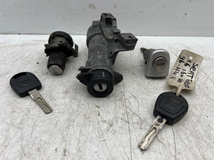 Serrure de contact + clé d'un Seat Toledo, -, 3 mois de garantie, Utilisé, -