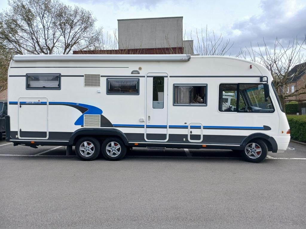 Eura mobil 810 EB 5T rijbewijs C, Integraal, Afzuigkap, Vloeistofverwarming, Particulier