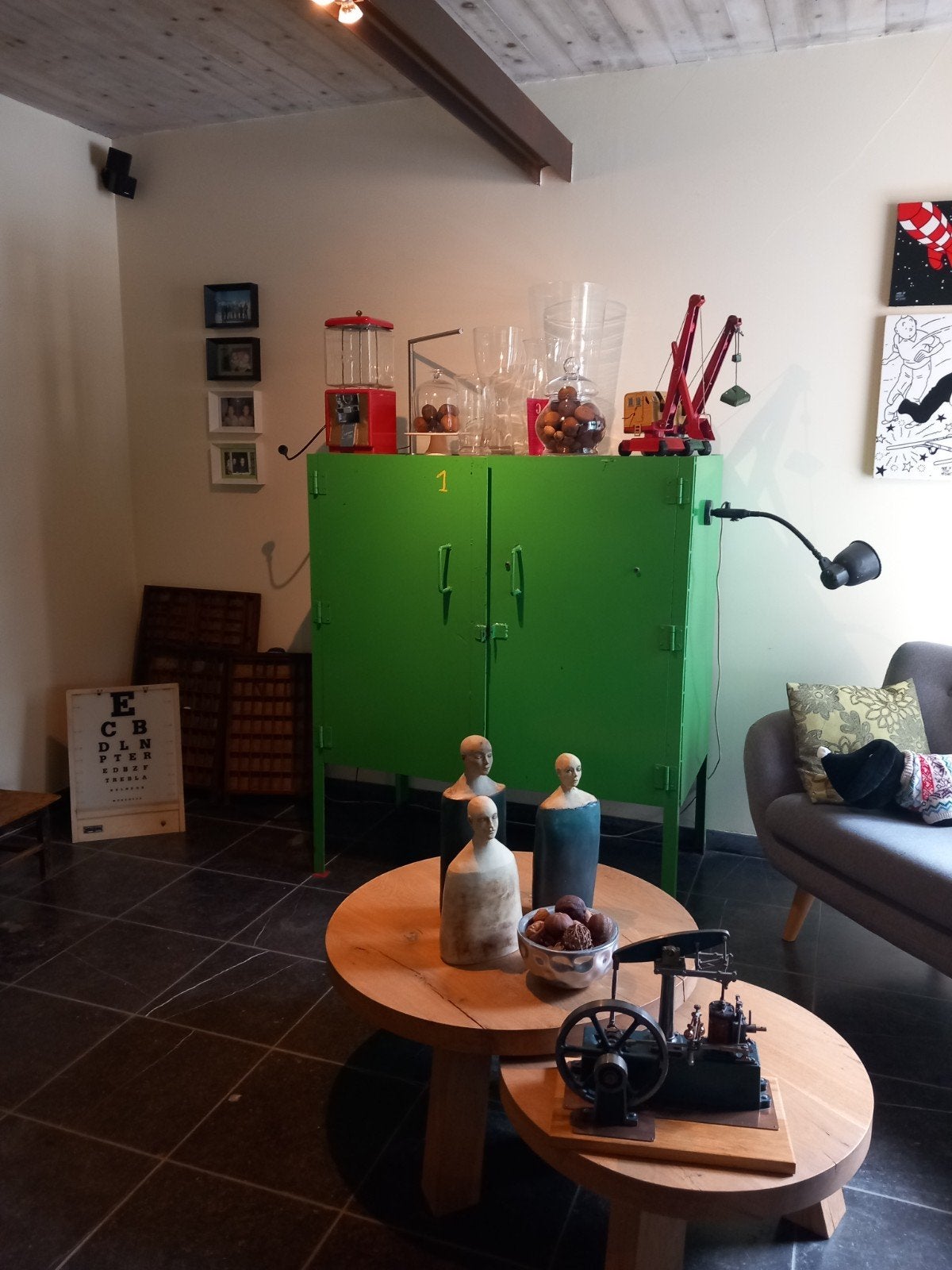 Groene metalen kast, Ophalen