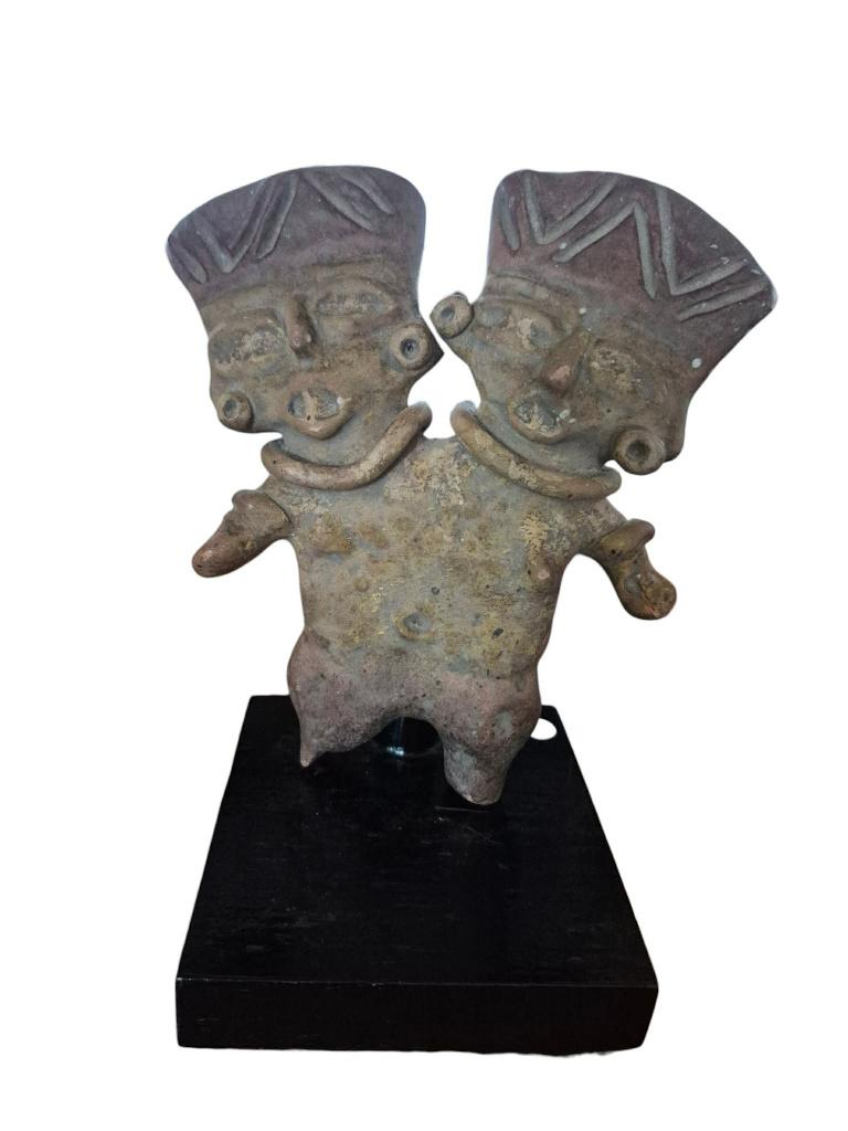 Zuid-Amerikaans keramisch beeld op een sokkel van 17 cm, Antiek en Kunst, Ophalen
