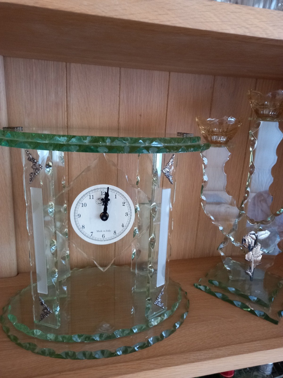 lot horloge et 2 chandelier en cristal dont 1 socle fissurer