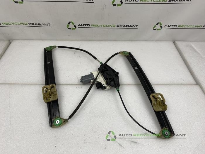 Mécanique vitre 4portes avant droite d'un Audi A4, -, 3 mois de garantie, Utilisé, -