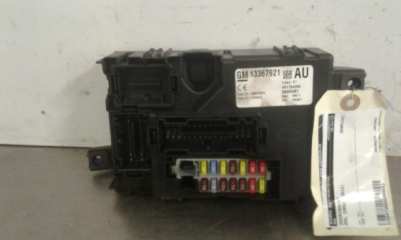 BOITIER FUSIBLES Opel Corsa D (|13367920|13367921|), Utilisé, Opel