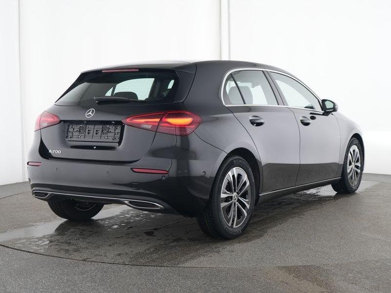 Mercedes-Benz A-klasse 200 Hatchback Luxury Line | Smartphon, Auto's, Stof, Zwart, 4 cilinders, Automatische klimaatregeling