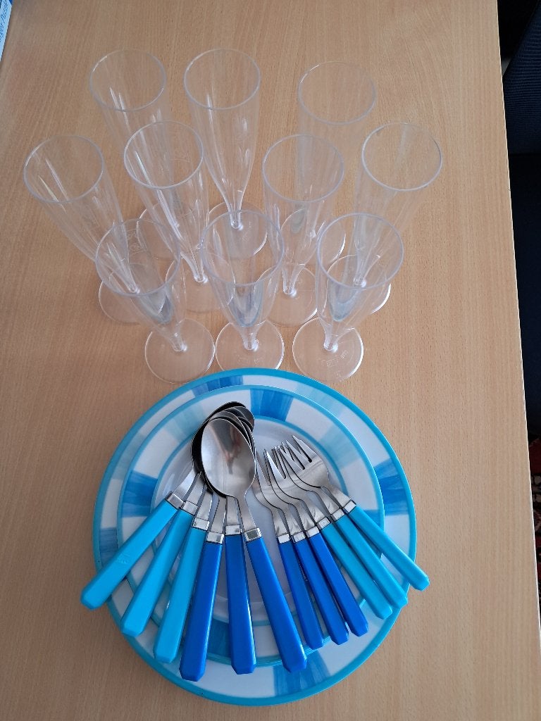 Flûtes_assiettes_couverts, Enlèvement ou Envoi, Comme neuf, Plastique